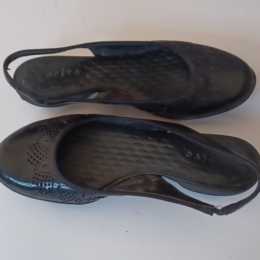 Pivo black laser cut slingback size 7 1/2 shoes